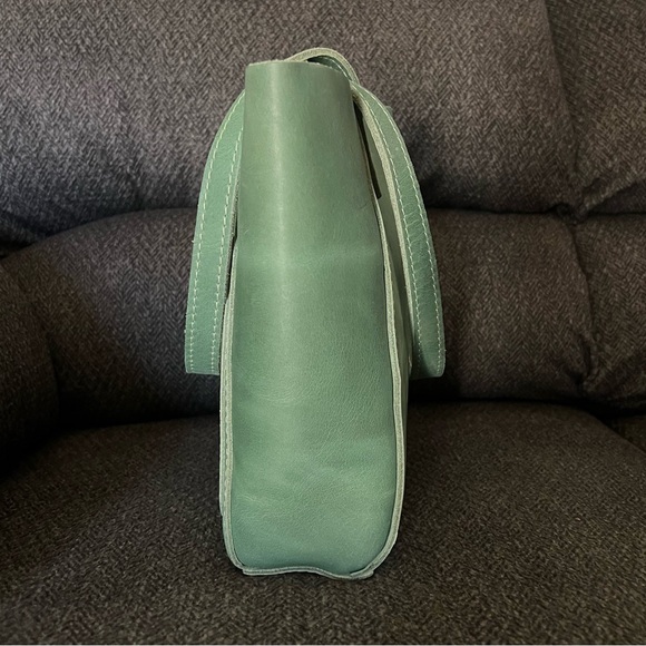 SOLD Portland Leather Goods Small Cucumber Juliette Tote - Picture 3 of 7